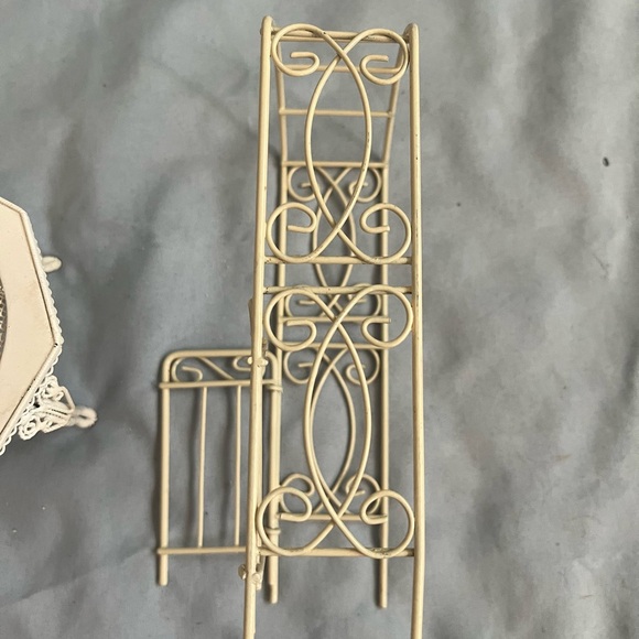 Elegant Cream Miniature Patio Set-metal - Picture 4 of 5